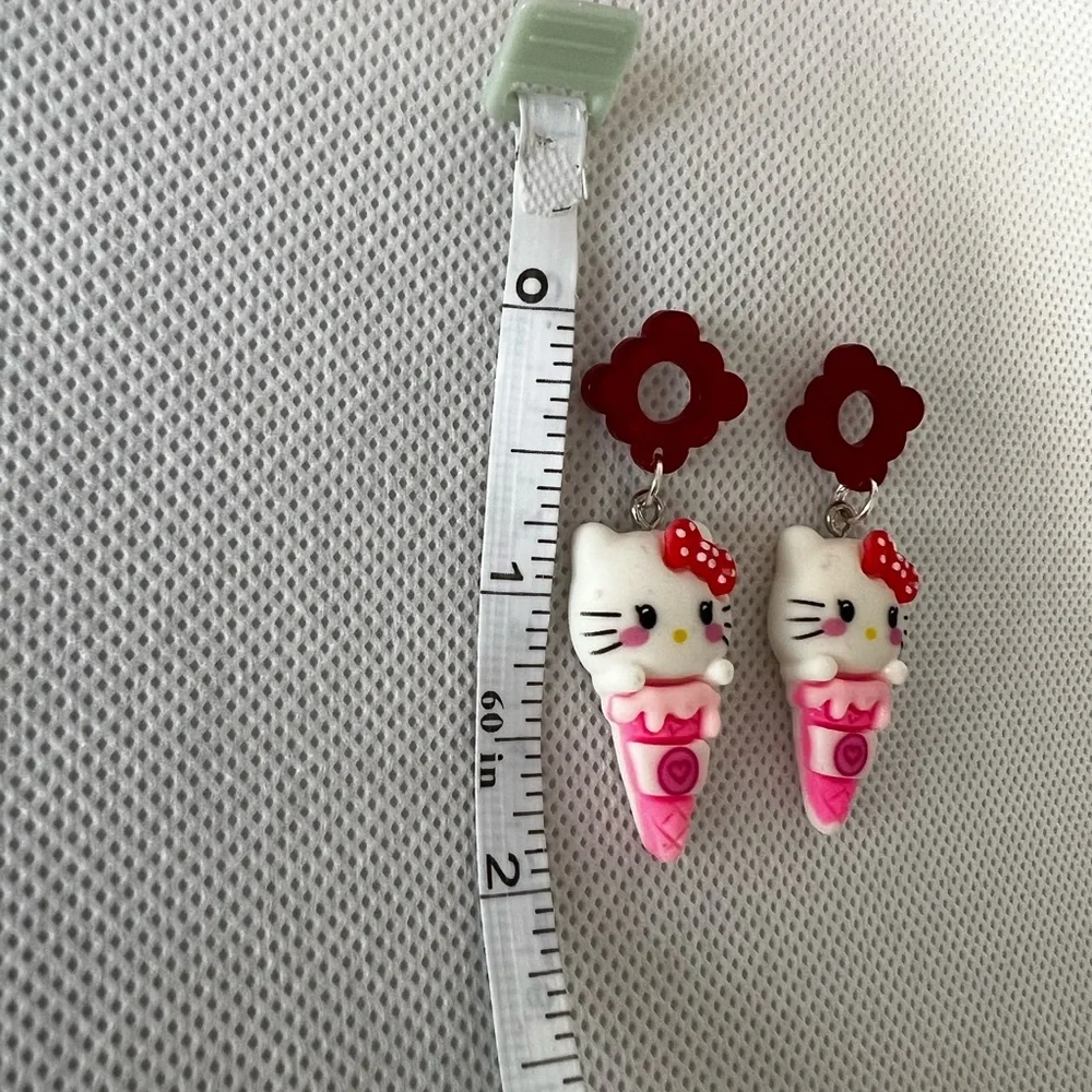 Hello Kitty earrings - Picture 4 of 5
